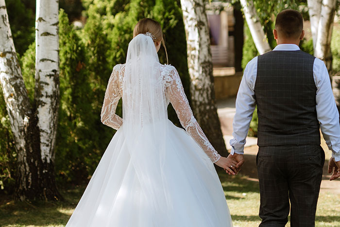 Bride Goes Overboard With A Fancy Wedding After Uncle Promises To Pay, Gets A Harsh Reality Check Bride Goes Overboard With A Fancy Wedding After Uncle Promises To Pay, Gets A Harsh Reality Check