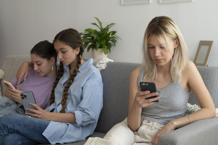 Mom Thinks Daughter is Unlikeable And Easily Forgettable, It Pains Her To Hear These Mean Comments Mom Thinks Daughter is Unlikeable And Easily Forgettable, It Pains Her To Hear These Mean Comments