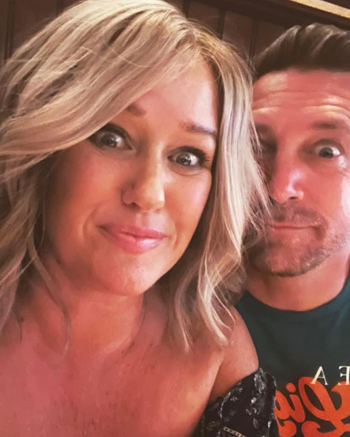Tucson Mom Leaves Marriage At 44, Now Fights &ldquo;Tradwife&rdquo; Trend On TikTok