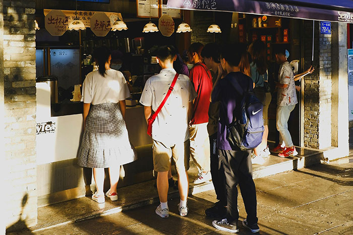 Hospitality Workers Share 50 Encounters With Customers That Left Them Speechless