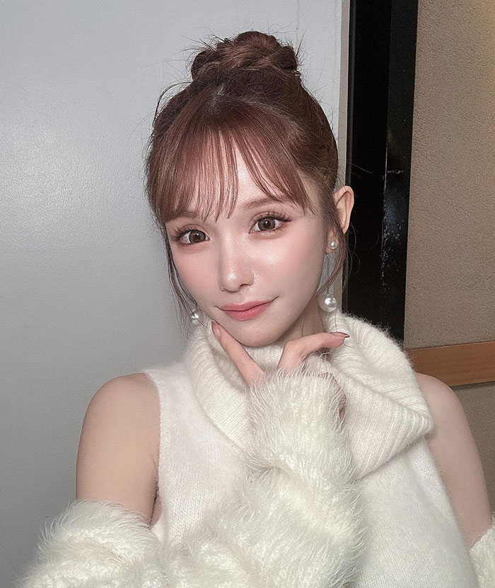 "Finally Beautiful": Japanese Model Becomes Unrecognizable After 20+ Plastic Surgeries