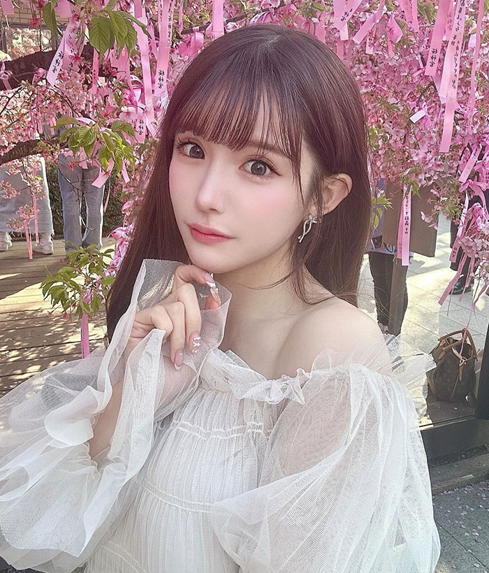 "Finally Beautiful": Japanese Model Becomes Unrecognizable After 20+ Plastic Surgeries
