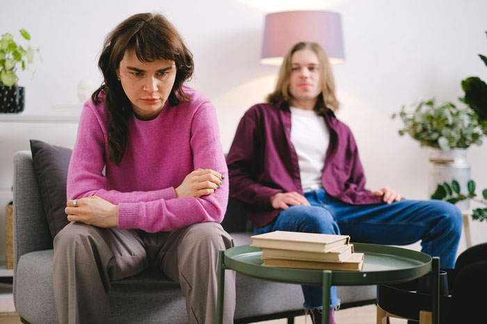 Woman Explains How She's Put Off By Partner's Extreme Saving Habits, Netizens Take His Side Woman Explains How She's Put Off By Partner's Extreme Saving Habits, Netizens Take His Side