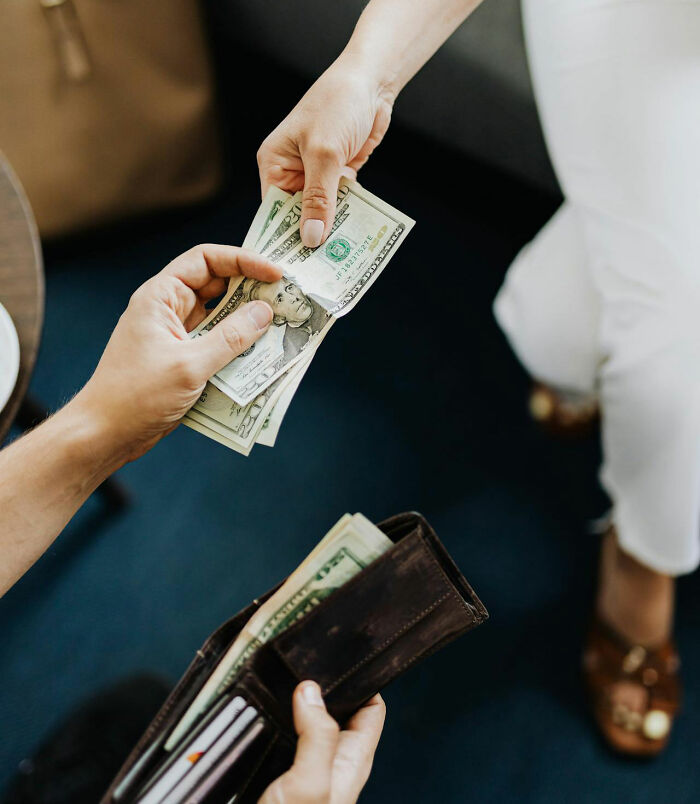 “Leave Immediately”: 30 Netizens Discuss Red Flags To Be Aware Of When Attending A Job Interview