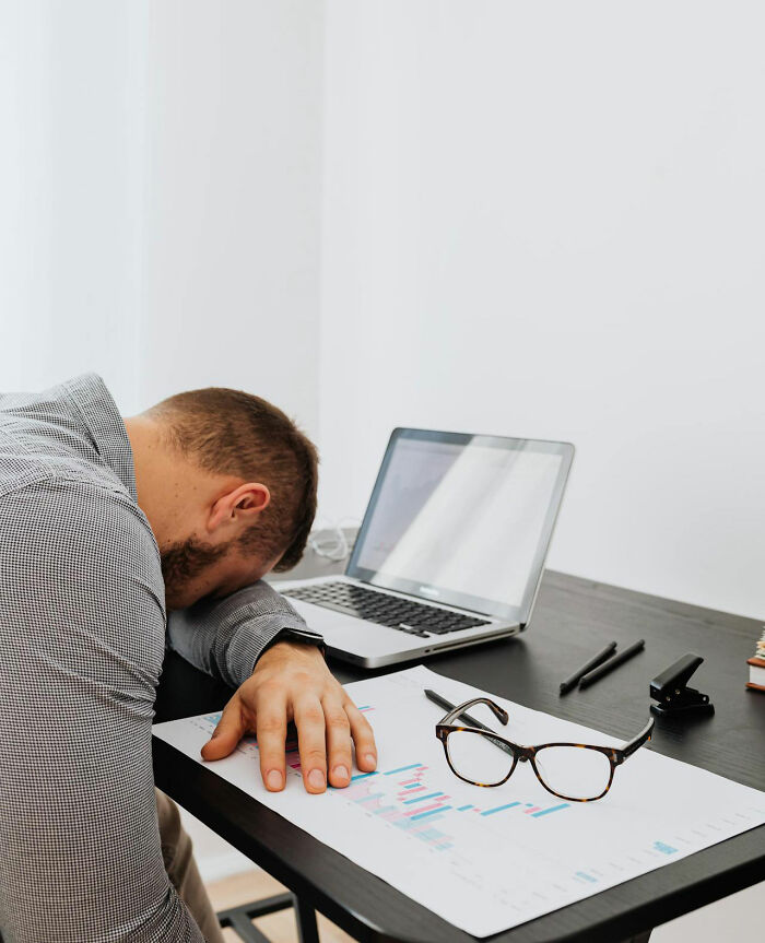 “Leave Immediately”: 30 Netizens Discuss Red Flags To Be Aware Of When Attending A Job Interview