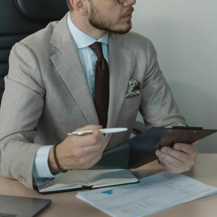 “Leave Immediately”: 30 Netizens Discuss Red Flags To Be Aware Of When Attending A Job Interview