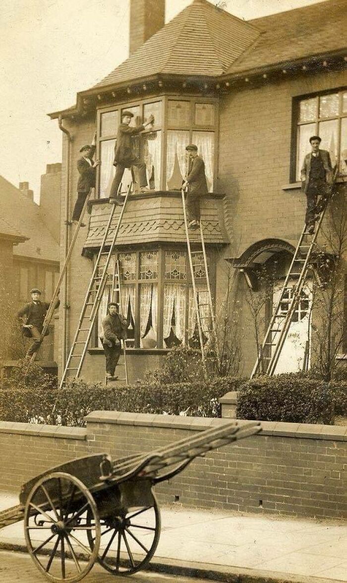 Even The Window Cleaners Wore Suits 100 Years Ago