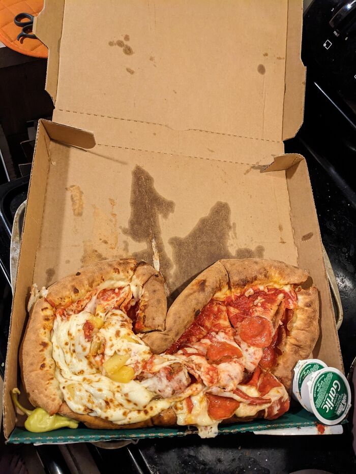 Pizzas-With-Threatening-Auras