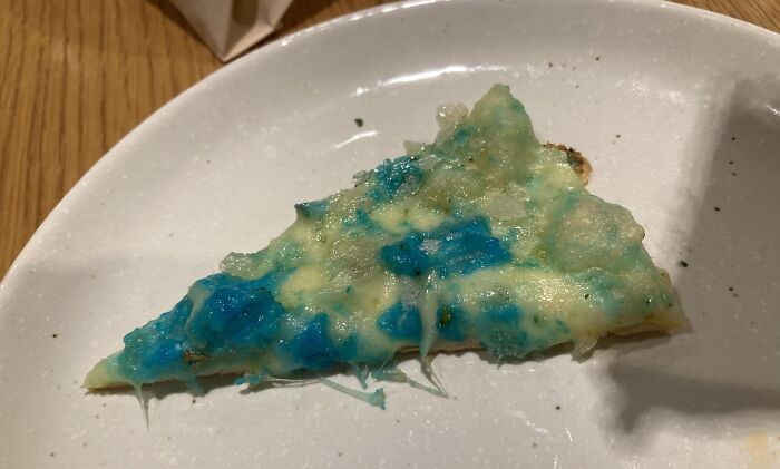 Pizzas-With-Threatening-Auras