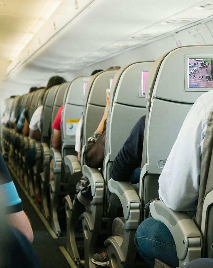 &ldquo;Close Your Legs&rdquo;: Woman Exposing Infuriating Manspreading On Her 1-Hour Flight Sparks Outrage