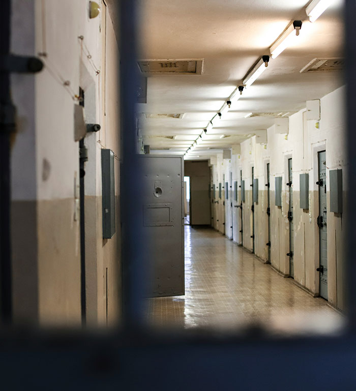 &ldquo;Not A Can Of Baby Formula&rdquo;: Man Stuns Redditors With Photo Of Squatted House