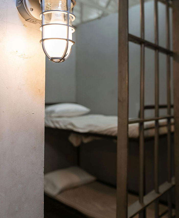 &ldquo;Not A Can Of Baby Formula&rdquo;: Man Stuns Redditors With Photo Of Squatted House