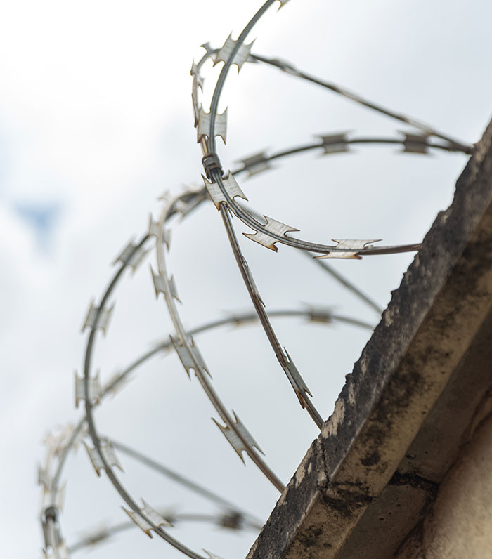 &ldquo;Not A Can Of Baby Formula&rdquo;: Man Stuns Redditors With Photo Of Squatted House