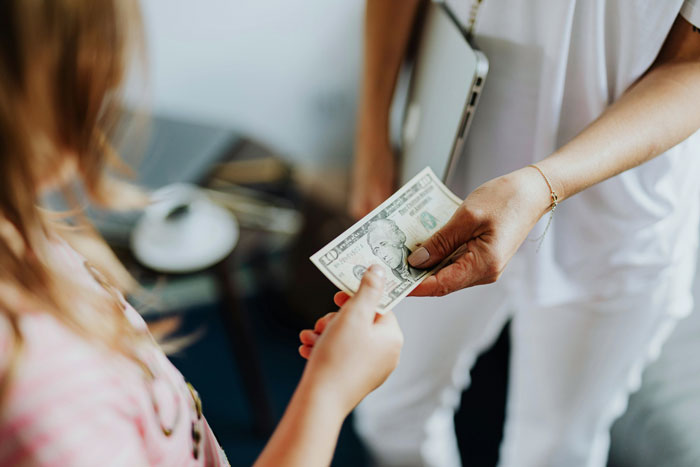 Kid Cuts Neighbors' Lawn To Earn Some Cash, Man Refuses To Pay Him, Mom Goes Livid Kid Cuts Neighbors' Lawn To Earn Some Cash, Man Refuses To Pay Him, Mom Goes Livid