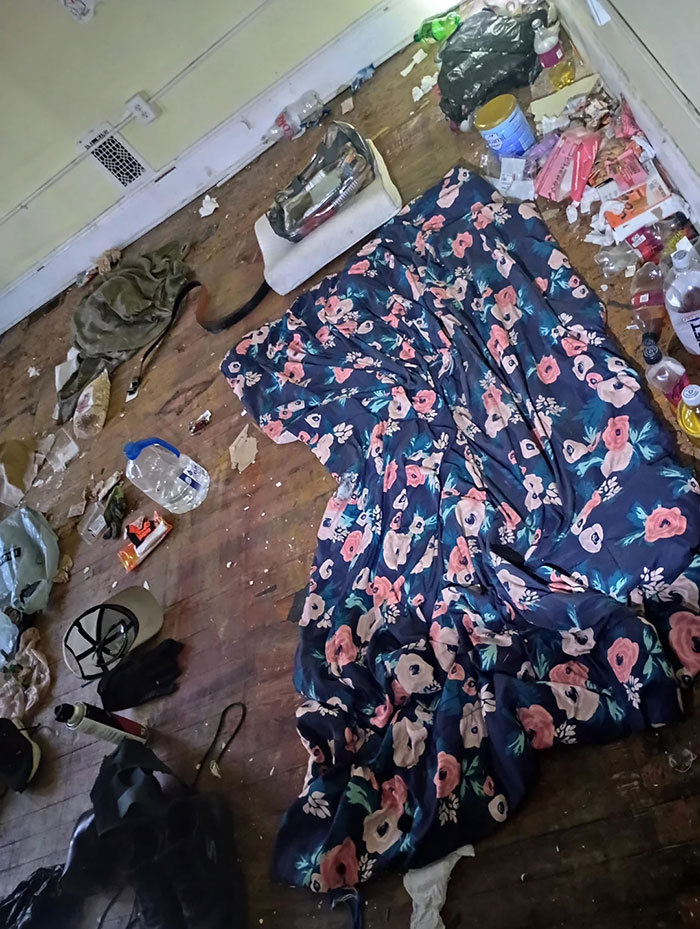 &ldquo;Not A Can Of Baby Formula&rdquo;: Man Stuns Redditors With Photo Of Squatted House