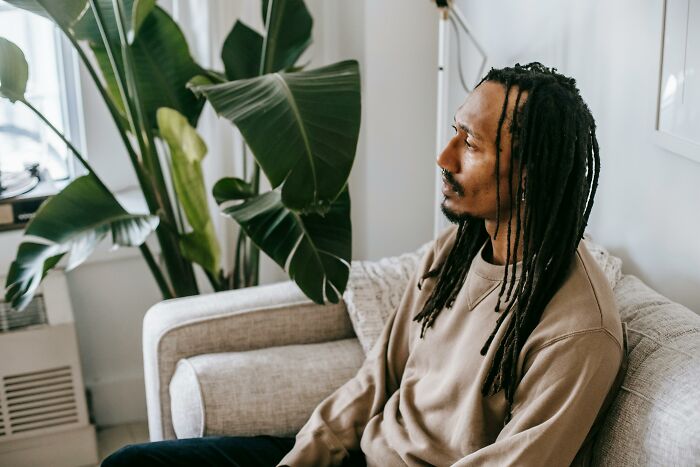 Woman Is Disappointed As Friend Stays Over For 3 Nights And Complains About Her Kid Being Annoying