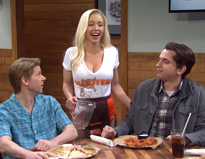 Sydney Sweeney Was &ldquo;Begging&rdquo; For Jokes About Her Breasts For SNL Appearance, Says Bowen Yang