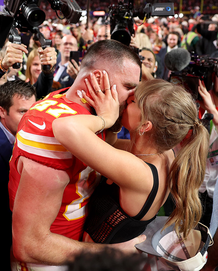 Taylor Swift And Travis Kelce's Alleged "Break Up" Contract Leaked, Fans Left Stunned Taylor Swift And Travis Kelce's Alleged "Break Up" Contract Leaked, Fans Left Stunned