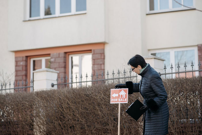 “Your Friend Fund Is Stupid”: Man Asks Wife To Break A Promise To Friends, Wonders If He’s A Jerk “Your Friend Fund Is Stupid”: Man Asks Wife To Break A Promise To Friends, Wonders If He’s A Jerk