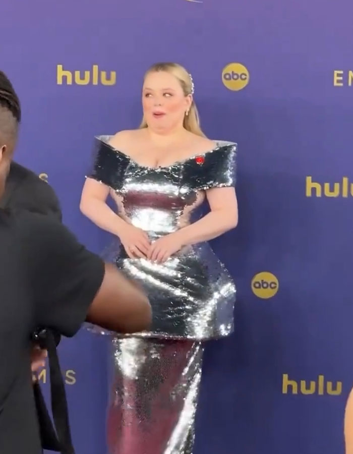 Fans Are Reacting To Nicola Coughlan Being Ignored By Multiple People On The Emmys Carpet Fans Are Reacting To Nicola Coughlan Being Ignored By Multiple People On The Emmys Carpet