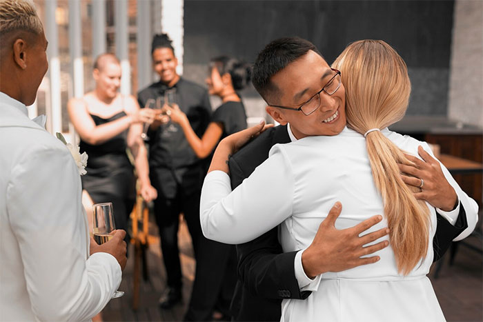 Woman Refuses To Sit Next To Late Husband&rsquo;s Portrait, Boycotts Wedding Despite Daughter&rsquo;s Pleas