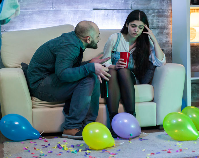Man Lashes Out At GF For Disrespecting His Late Wife&rsquo;s Birthday Party, Gets Dumped