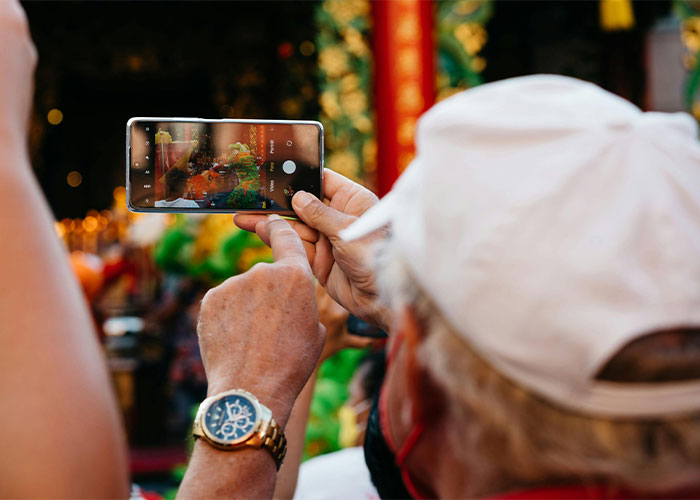 “Not Creepy, It Is Criminal”: Woman Feels Violated After Finding Stepdad’s Phone Recording Her “Not Creepy, It Is Criminal”: Woman Feels Violated After Finding Stepdad’s Phone Recording Her