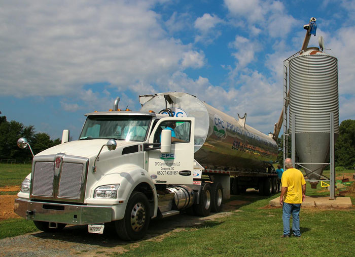 &ldquo;Had An Asthma Attack From Laughing&rdquo;: Truck Driver Watches Karen Get Instant Karma