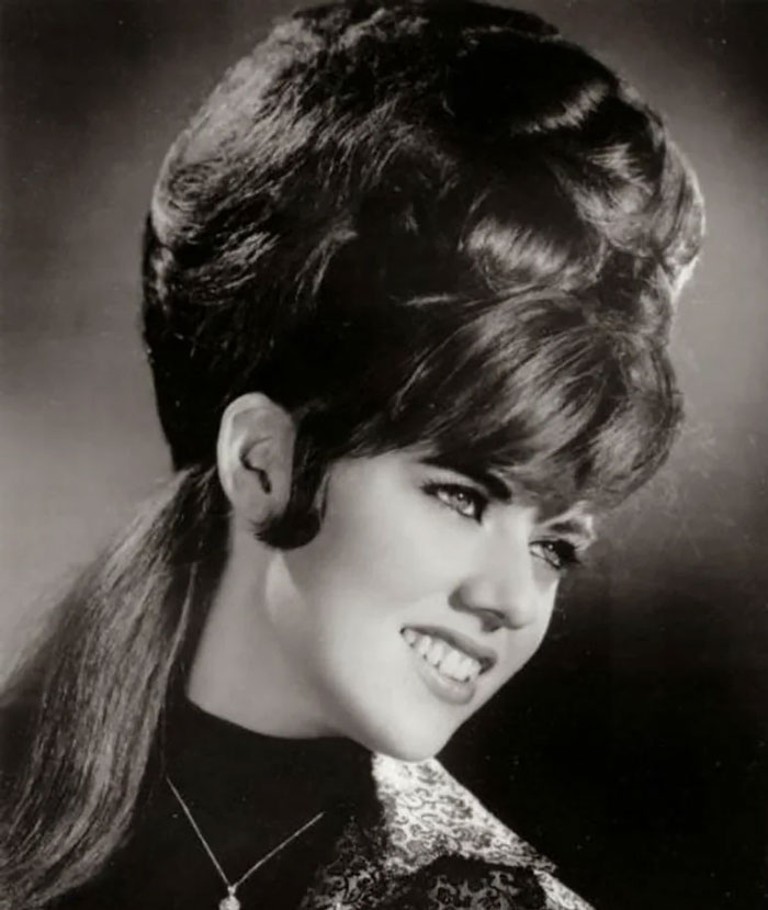 1960s-Incredible-Women-Hairstyles