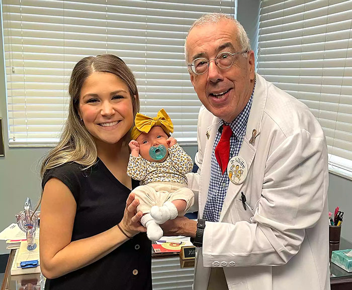 Doctor Delivers A Girl, 29 Years Later He Helps Her Give Birth To Her Own Baby And Goes Viral Doctor Delivers A Girl, 29 Years Later He Helps Her Give Birth To Her Own Baby And Goes Viral
