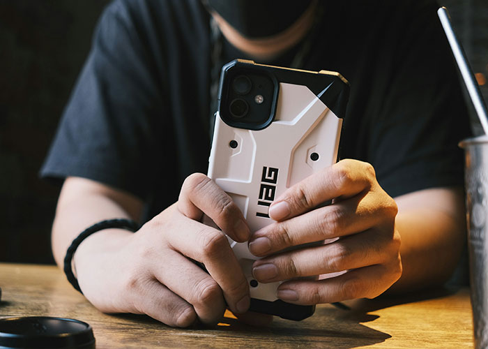 “Not Creepy, It Is Criminal”: Woman Feels Violated After Finding Stepdad’s Phone Recording Her “Not Creepy, It Is Criminal”: Woman Feels Violated After Finding Stepdad’s Phone Recording Her