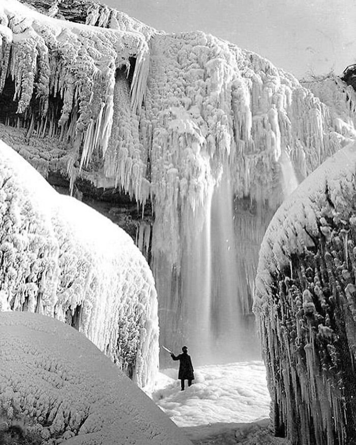 Las cataratas del Niágara, un impresionante espectáculo de hielo a principios del siglo XX, una de las pocas veces que se han congelado