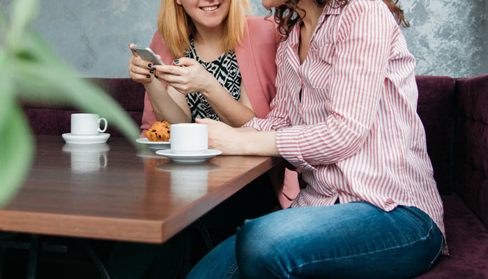 Childhood Friends Have A Baby In High School, Reunite After Years When Mom Drops The Bomb Childhood Friends Have A Baby In High School, Reunite After Years When Mom Drops The Bomb