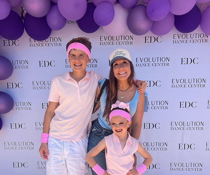 Teen Comes Out To Dance With His Little Sister When Dad Can’t Make It To The Father-Daughter Dance Teen Comes Out To Dance With His Little Sister When Dad Can’t Make It To The Father-Daughter Dance