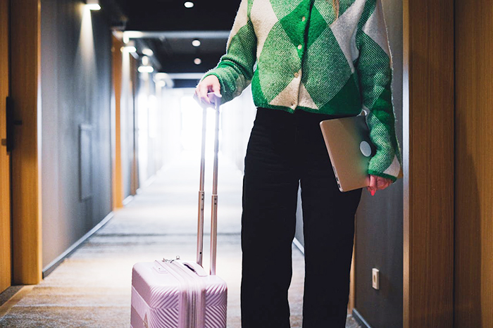 Applicant Has Zero Tolerance For Ridiculous Job Offer, Ends Call After Hearing "Benefits" Applicant Has Zero Tolerance For Ridiculous Job Offer, Ends Call After Hearing "Benefits"