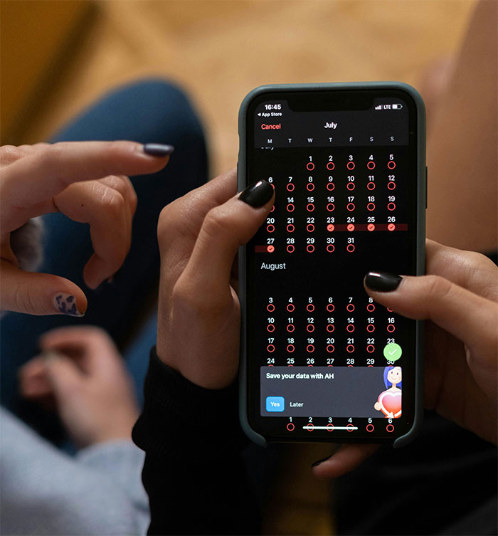 Woman Refuses To Change Her Phone Number, Current Owner Starts Making Her Life Hell Woman Refuses To Change Her Phone Number, Current Owner Starts Making Her Life Hell