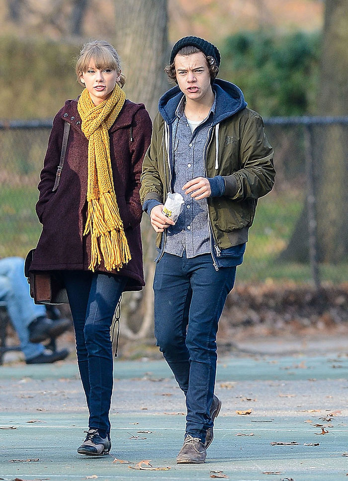  Taylor Swift wearing a yellow scarf and coat walking with Harry Styles in casual clothes and a beanie in a park. How tall is Taylor Swift?