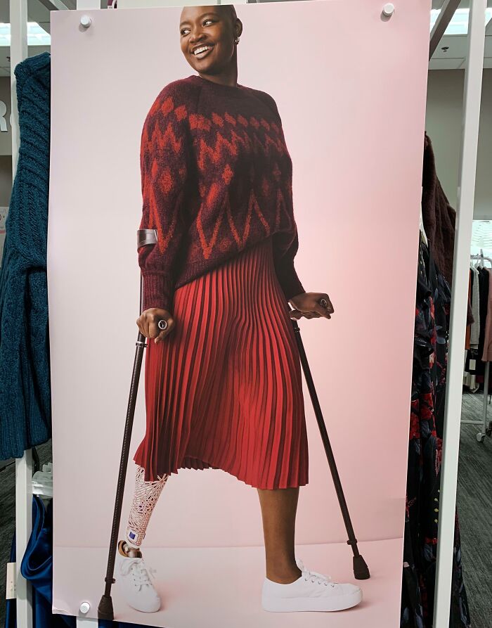 Modelo con una prótesis de pierna