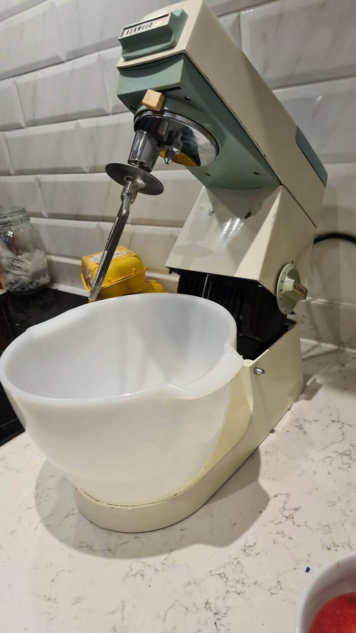 “A Wedding Present In 1908”: 30 Folks Who Still Use The Same Appliance Years Later