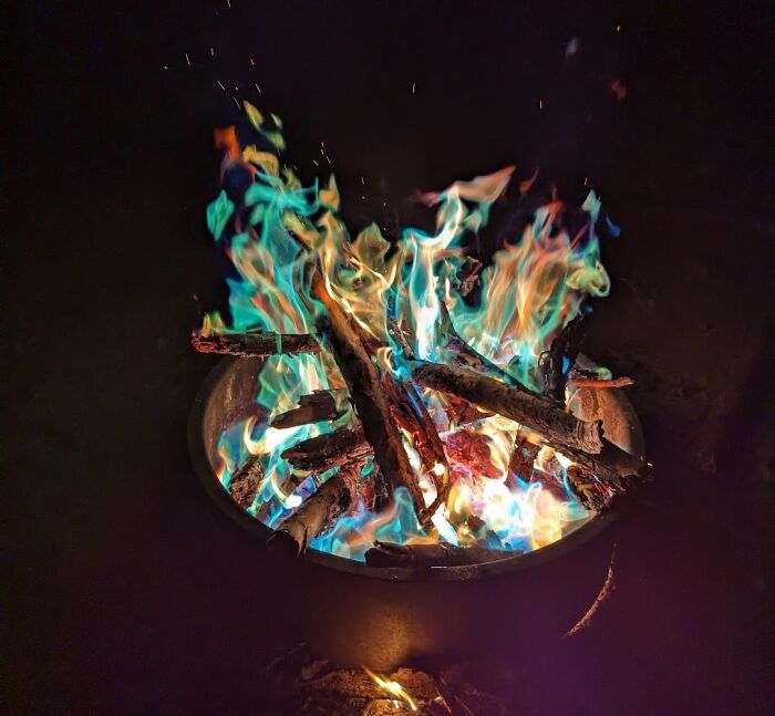  Flame Color Changing Packets Will Set Your Fire Pit Game Ablaze With A Kaleidoscope Of Colors