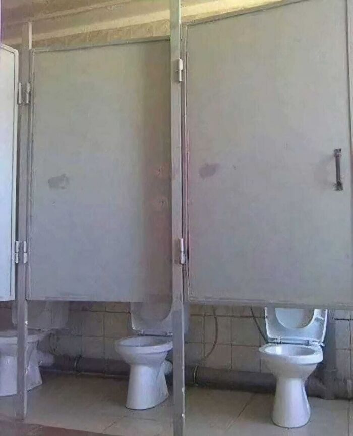 “Another Satisfied Client”: 30 Funny Times People Didn’t Even Try To Do Their Job Right