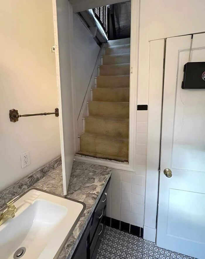 “Another Satisfied Client”: 30 Funny Times People Didn’t Even Try To Do Their Job Right