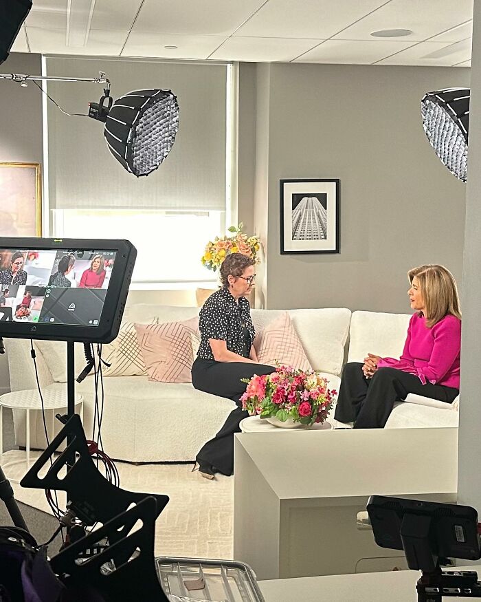 "I Effing Knew It": Jenna Fischer Says Christina Applegate Had A &ldquo;Salty&rdquo; Reaction To Cancer News