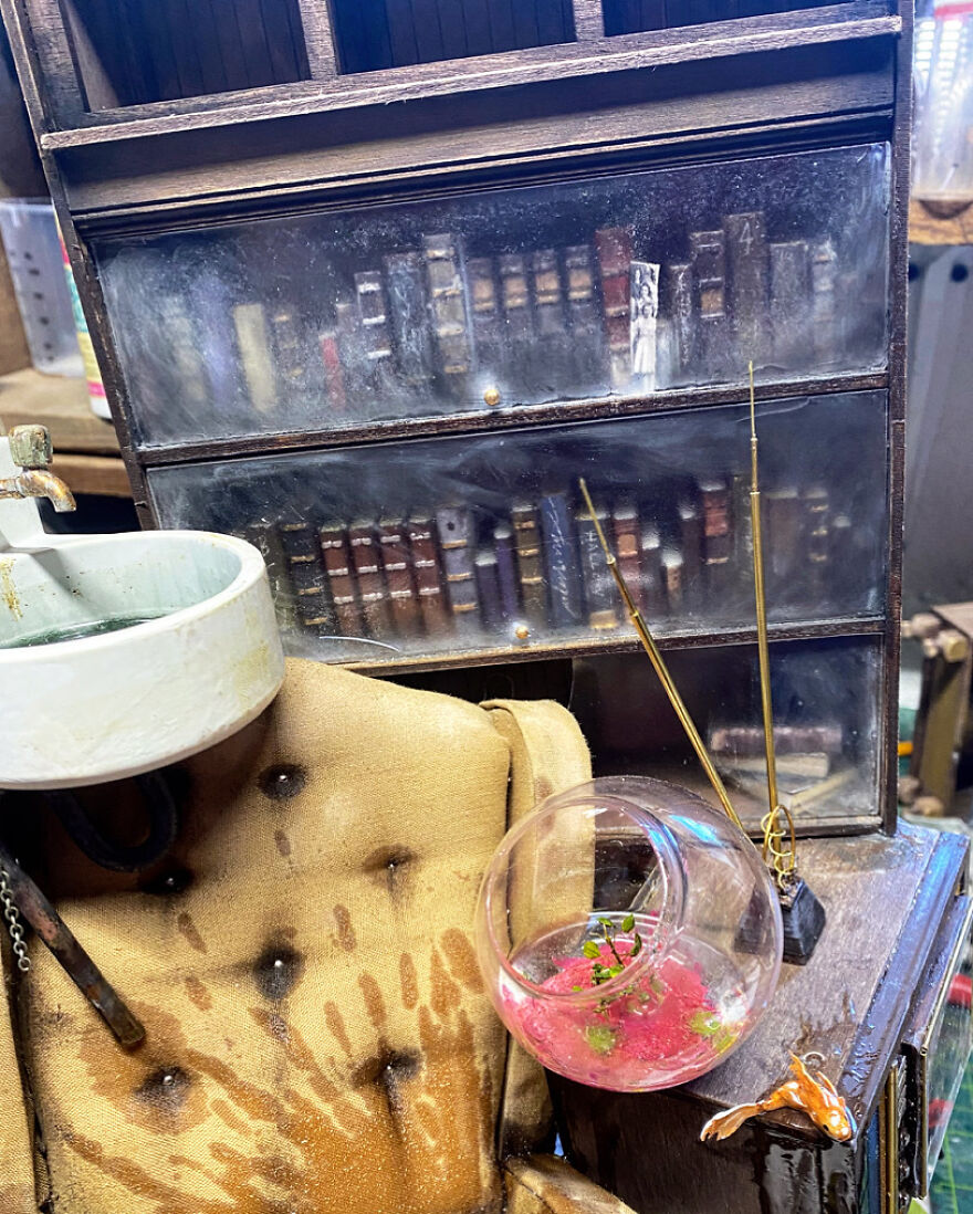 "My Bed Bugs Had A Grudge And Their Revenge Was More Brutal Than I Ever Imagined": Art Project "My Bed Bugs Had A Grudge And Their Revenge Was More Brutal Than I Ever Imagined": Art Project