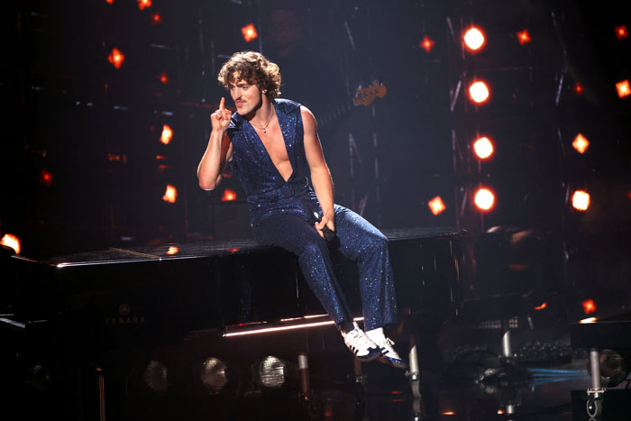 "Using His Body For Promo": Singer Benson Boone Leaves Concert In A Speedo, Sparks Outrage "Using His Body For Promo": Singer Benson Boone Leaves Concert In A Speedo, Sparks Outrage