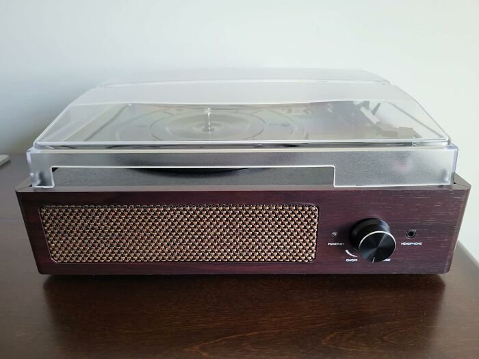 Spin Those Tunes In Style! This Vinyl Record Player Turntable With Built-In Bluetooth And Speakers Is The Perfect Blend Of Retro Charm And Modern Convenience, Bringing Your Vinyl Collection To Life 