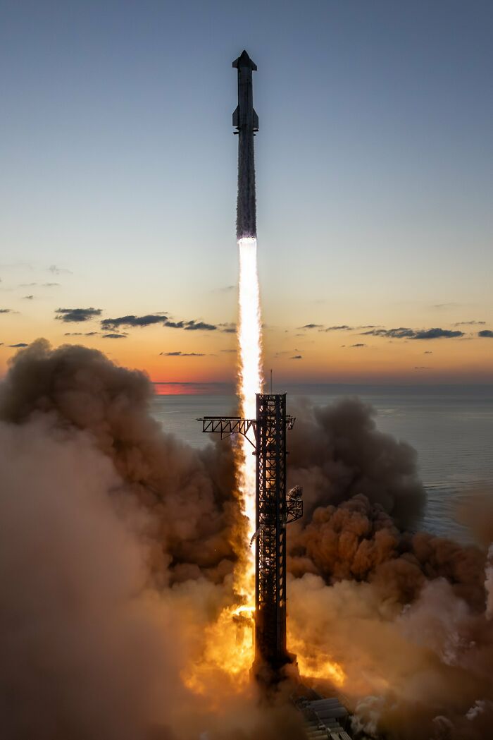 SpaceX Shares Exclusive Images From Its Historic Booster &ldquo;Catch&rdquo; Moment, Will Do It Again