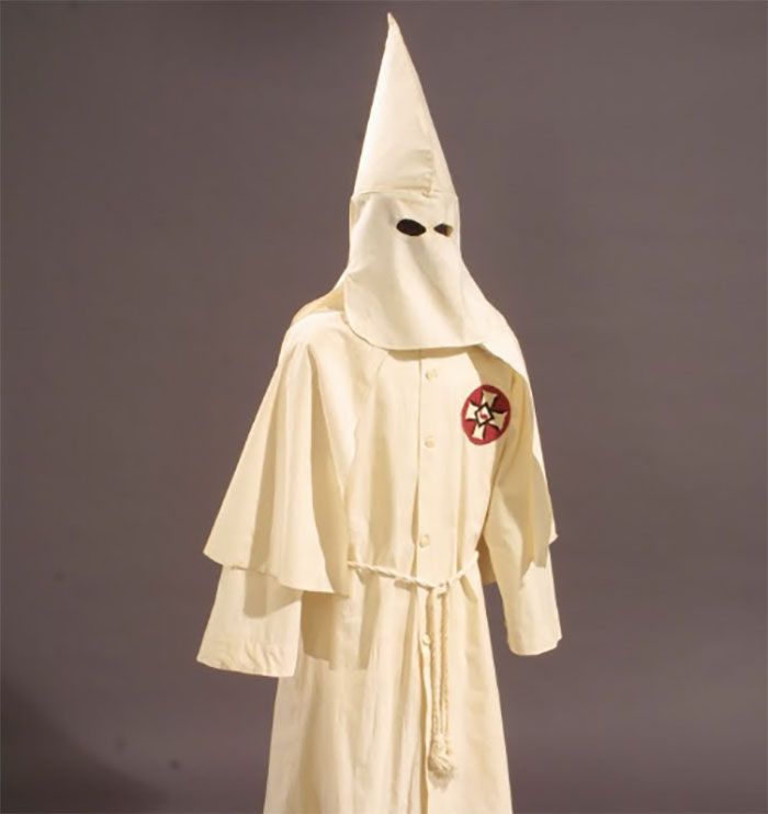 "Keep Your Apologies": Bath & Body Works' Candles Spark Massive Debate Over Controversial Designs "Keep Your Apologies": Bath & Body Works' Candles Spark Massive Debate Over Controversial Designs