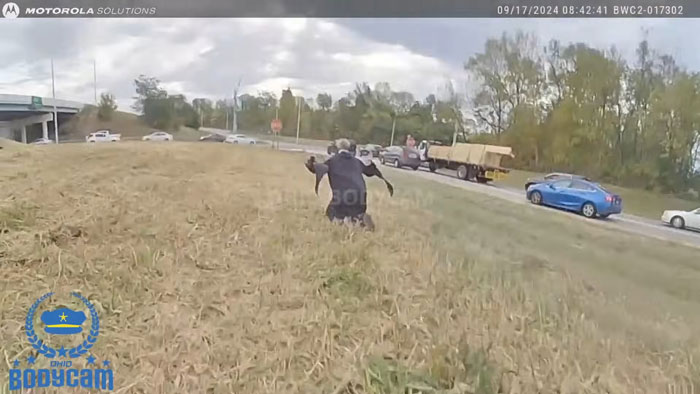 Knifeman Dressed As Ghostface From 'Scream' Chased And Arrested By Cops For Causing Chaos Knifeman Dressed As Ghostface From 'Scream' Chased And Arrested By Cops For Causing Chaos