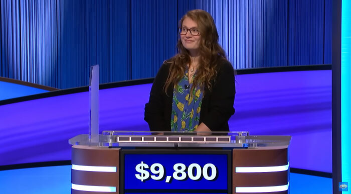 Jeopardy! Host Ken Jennings Apologizes To Female Contestant After “Sexist” Clue Jeopardy! Host Ken Jennings Apologizes To Female Contestant After “Sexist” Clue